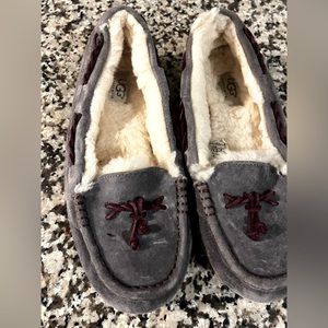 Women’s Ugg slippers size 7.5. New without tags.